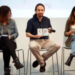 La diputada de Unida Podemos, Sofía Castañón, la única mujer de la formación que no está en el Gobierno, junto a Pablo Iglesias e Ione Belarra