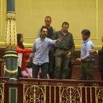 Los estibadores han sido desalojados de la tribuna de invitados del Congreso