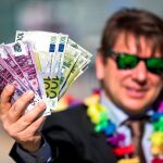 Manifestación en Bruselas de activistas contra el blanqueo de capitales