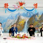 Los líderes de las dos Coreas, Moon Jae In y Kim Jong Un, en un almuerzo en Pyongyang, ayer