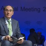 El presidente de Iberdrola, Ignacio Sánchez Galán, durante su intervención en la primera jornada del Foro Económico que se celebra en Davos (Suiza).