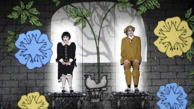 Fotografía facilitada por el Teatro Real de la soprano Sophie Bevan (Pamina) y el barítono Joan Martín-Royo (Papageno) durante la presentación de una producción de "La flauta mágica", de Mozart