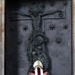 El Papa Francisco abrió la Puerta Santa de la basílica de San Juan de Letrán.