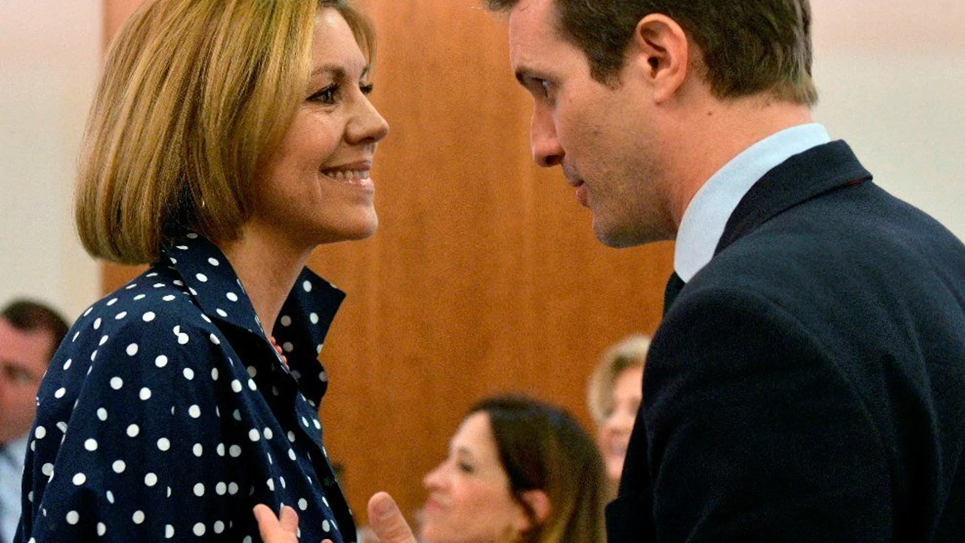Pablo Casado conversa con María Dolores de Cospedal, en una imagen de archivo / Efe
