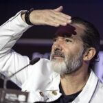 El actor Antonio Banderas durante la rueda de prensa que ha ofrecido hoy tras haber recibido una Biznaga de Oro honorífica en el vigésimo Festival de Cine en Español de Málaga