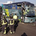 Imagen del estado del autobús siniestrado, en el que 17 menores resultaron heridos