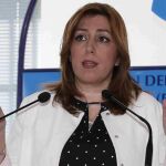 La presidenta de la Junta, Susana Díaz, durante la inauguración hoy en Palomares del Río (Sevilla) de una estación depuradora.
