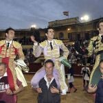 Enrique Ponce, Alejandro Talavante y Juan José Padilla, a hombros