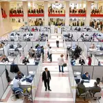 Imagen de una oficia de Hacienda en plena campaña de presentación de la declaración de la renta