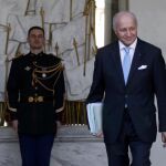 Laurent Fabius a su salida del consejo de Ministros