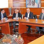 Un instante de la reunión de ayer del consejero de Sanidad, Antonio María Sáez Aguado, con miembros de Plena Inclusión