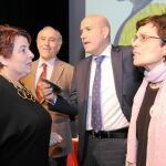 Clara Luquero presenta el encuentro junto a Marigé Santiago, Maganto y Miranda.