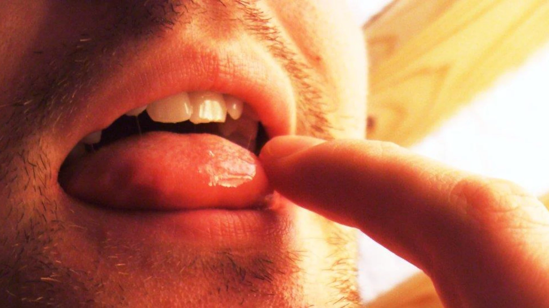 Incluso las personas sin síntomas puedan transmitir el SARS-CoV-2 infeccioso a otros a través de la saliva, según un nuevo estudio