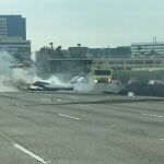 Imagen de la avioneta siniestrada en la autopista.