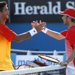 Fernando Verdasco felicita a Dudi Sela