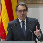 El presidente catalán en funciones, Artur Mas, durante la rueda de prensa que ofreció ayer en el Palau de la Generalitat