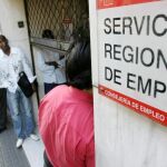 El empleo en las grandes empresas crece y el sueldo medio sube por primera vez desde 2011