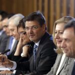 El ministro de Justicia, Rafael Catalá (3d) preside la conferencia sectorial de Justicia, con los consejeros de las comunidades autónomas