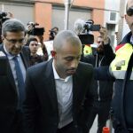 El jugador argentino del FC Barcelona Javier Mascherano, a la entrada del juzgado de Gavà.