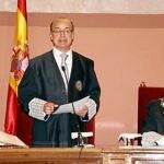 En el centro, el presidente del TSJC Jesús María Barrientos