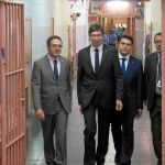 El conseller de Justicia, Carles Mundó, visitó ayer las instalaciones de la cárcel Modelo, tras su clausura definitiva