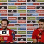 Los jugadores de la seleccion española, Juan Mata (i) y Koke durante la rueda de prensa que han ofrecido en Alicante.