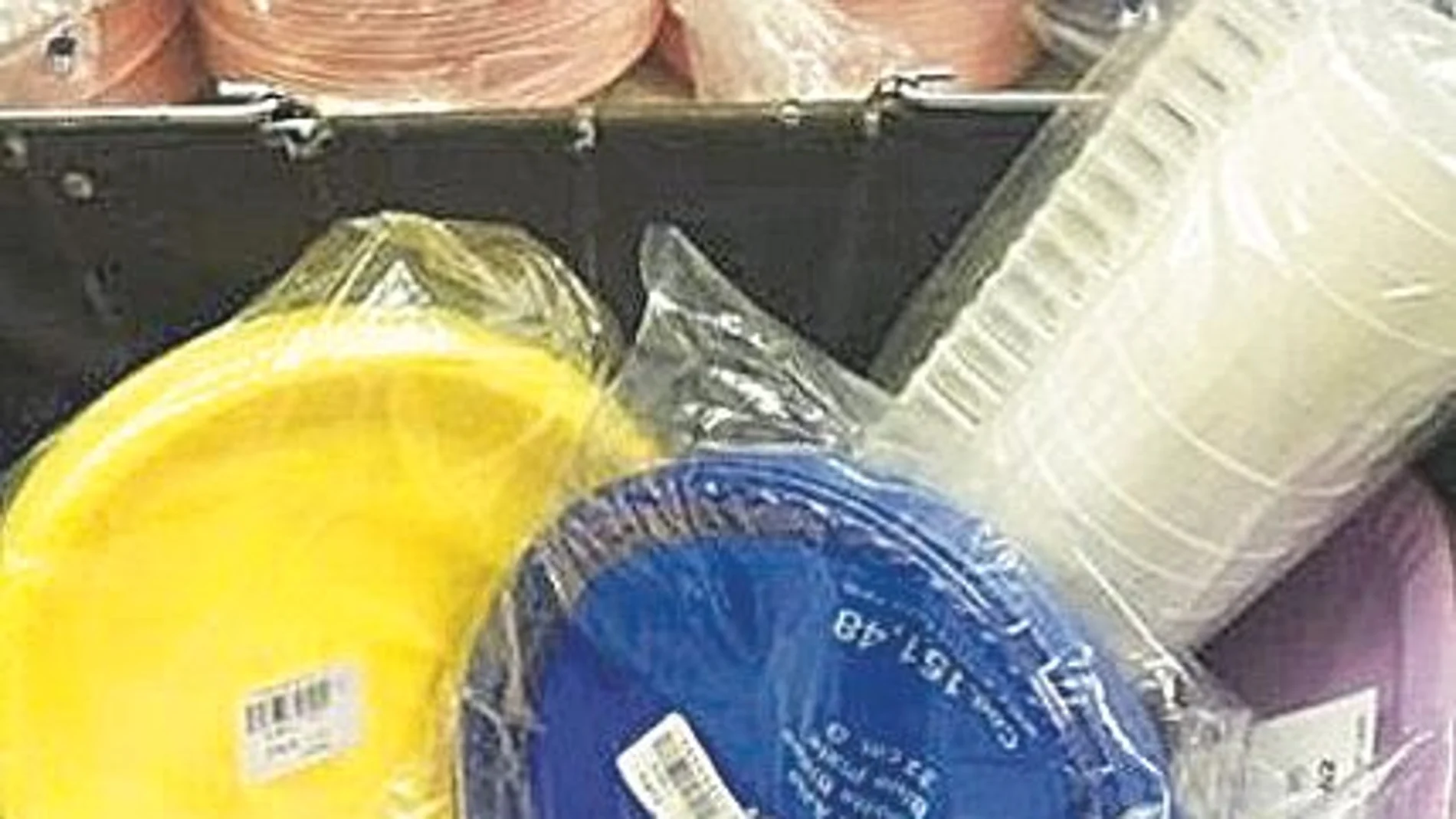Francia dirá adiós a los platos y vasos de plástico en 2020