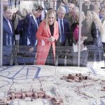 La presidenta de la Comunidad, Cristina Cifuentes y la alcaldesa de Madrid, Manuela Carmena, ayer en la UCM