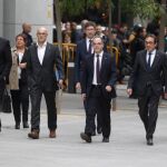 Jordi Turul, Raul Romeva, Josep Rull, Dolors Bassa, Meritxell Borras, Clara Ponsati, Joaquim Forn, Lluis Puig, Carles Mundó y Meritxell Serret, entrando en la Audiencia Nacional hace precisamente un año