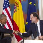 Barack Obama y Mariano Rajoy se saludan al finalizar la reunión de una hora celebrada en La Moncloa