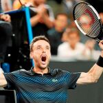 Bautista celebra su triunfo ante Khachanov en tercera ronda de Australia