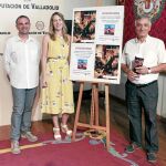 El alcalde de Medina de Rioseco y diputado, Artemio Domínguez, María San José y Félix Sanz presentan el Mercado