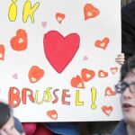 Los bruselenses recuerdan a las víctimas de los atentados con homenajes espontáneos en las calles