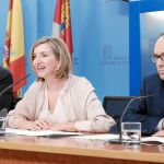 La consejera de Familia, Alicia García, presenta los datos, junto a Jesús Fuertes y Carlos Raúl de Pablos
