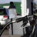 El petróleo puede caer hasta los 20 dólares por barril si no hay ajuste de la oferta
