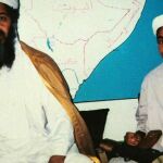Hamza, en una imagen junto a su padre
