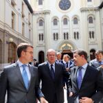 Herrera, a su llegada a la Cumbre Autonómica de Zaragoza, en compañía de Núñez Feijoó, García-Page y Javier Fernández