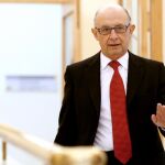 El ministro de Hacienda, Cristóbal Montoro, durante la rueda de prensa que ha ofrecido para informar de los datos de ejecución presupuestaria hasta octubre