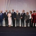Espido Freire (4i) posa con los miembros del jurado, tras ser galardonada hoy con el Premio Azorín de Novela 2017, convocado por la Diputación de Alicante y la editorial Planeta, por su novela "Llamadme Alejandra".