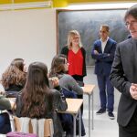 Puigdemont inauguró ayer el nuevo edificio del Instituto Lluís de Requesens, en Molins de Rei (Barcelona).