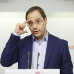 César Luena y y Mario Jiménez han mantenido un tenso enfrentamiento