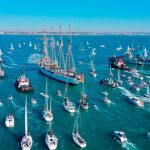 El buque a su salida del puerto de Cádiz.