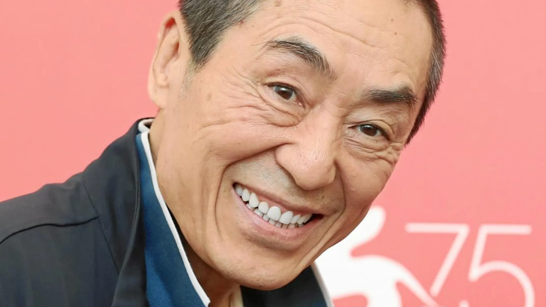 Zhang Yimou presentó ayer en la Mostra su nuevo filme, «Shadow», y recibió el premio Glory to the Filmmaker
