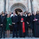 El presidente de la Comunidad, Pedro Antonio Sánchez, junto al vicario de Roma, el cardenal Agostino Vallini y el resto de autoridades civiles y religiosas que asistieron al acto de apertura del Año Santo