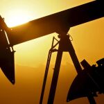 La menor subida del refino de petróleo impulsa la bajada de los precios