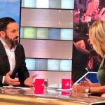 El líder de Vox, Santiago Abascal, durante la entrevista con Susanna Griso en «Espejo Público»
