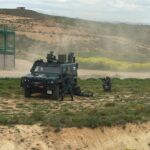 Imagen de reacción ante un supuesto atentado contra un convoy propio en zona de conflicto.
