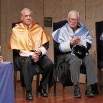 José Ángel Gurría y Stanley Payne, en el centro de la imagen, ayer en la URJC