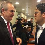 Los líderes parlamentarios de PSOE y Cs, Rafael González Tovar y Miguel Sánchez, ayer en la Junta de Portavoces