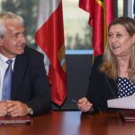 La consejera Pilar del Olmo firma un protocolo con el director de la Empresa Común Clean Sky 2, Tiit Jürimäe